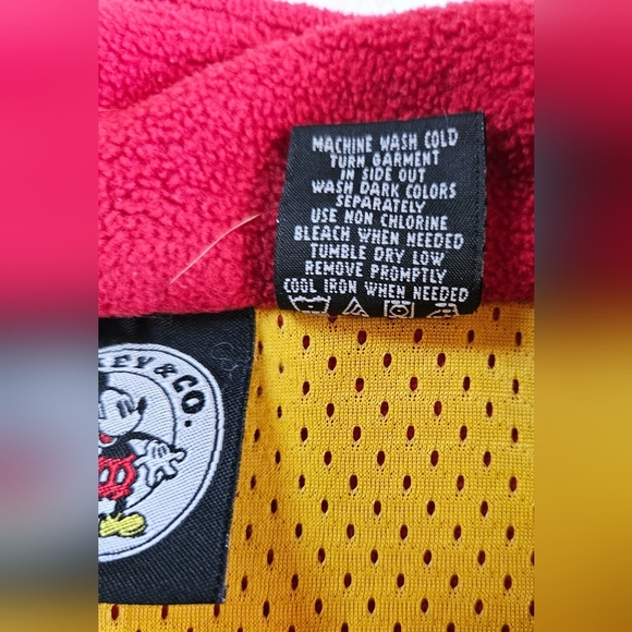 Mickey & Co Womens Red Emblem Pullover Long Sleeve Fuzzy Jacket Size Medium - Picture 6 of 13